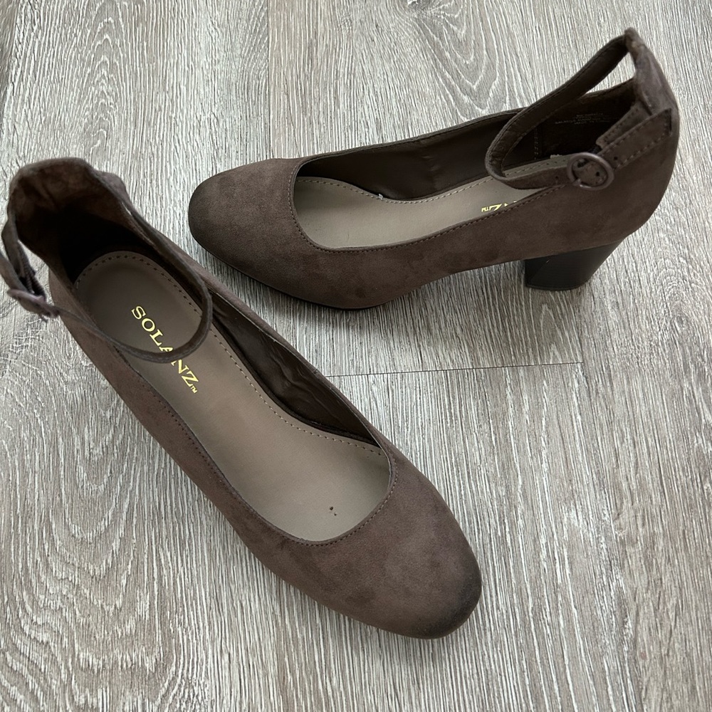 Solanz Natalie Brown Suede block Heels ankle strap size 9